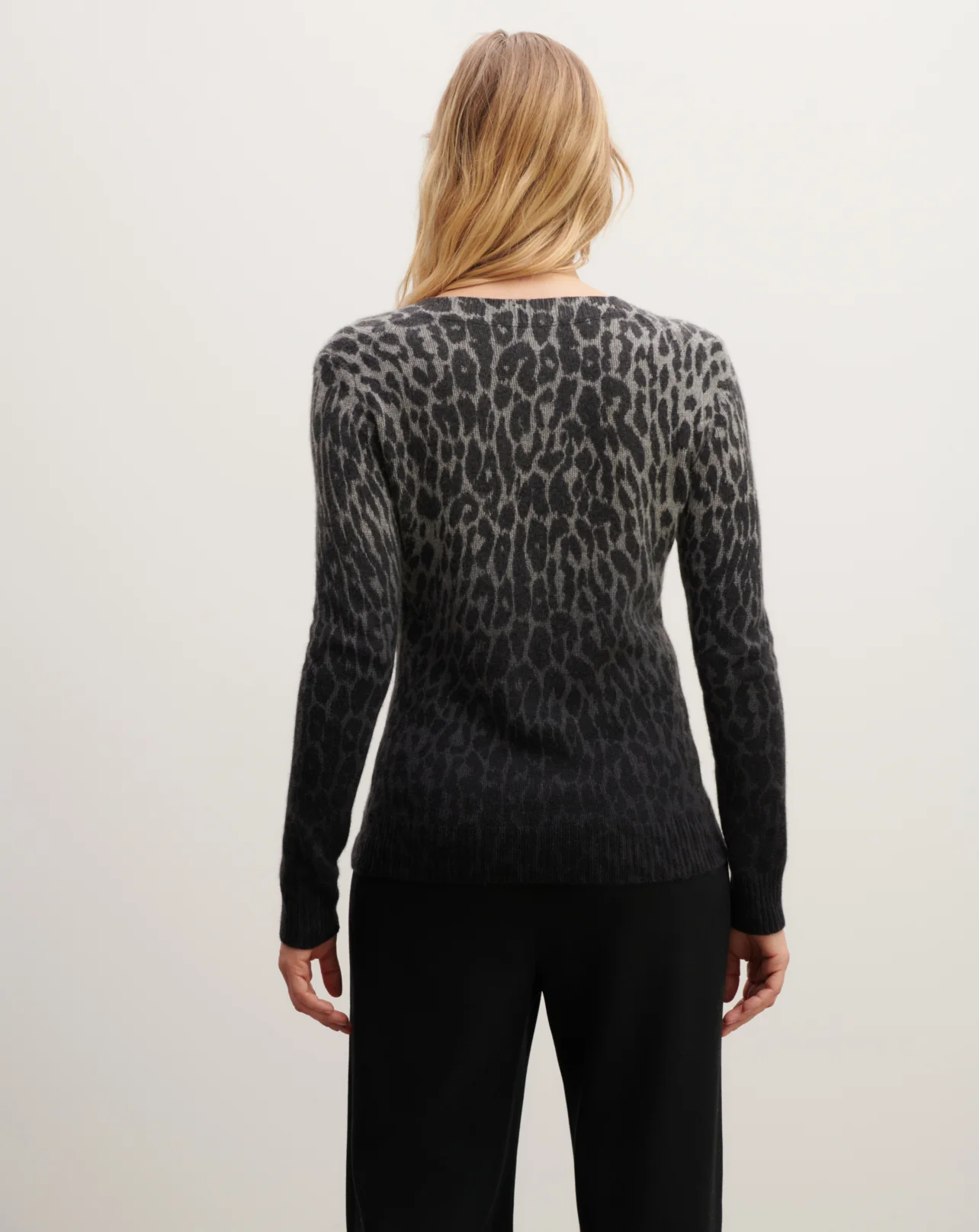 Pull col V léopard - Image 3
